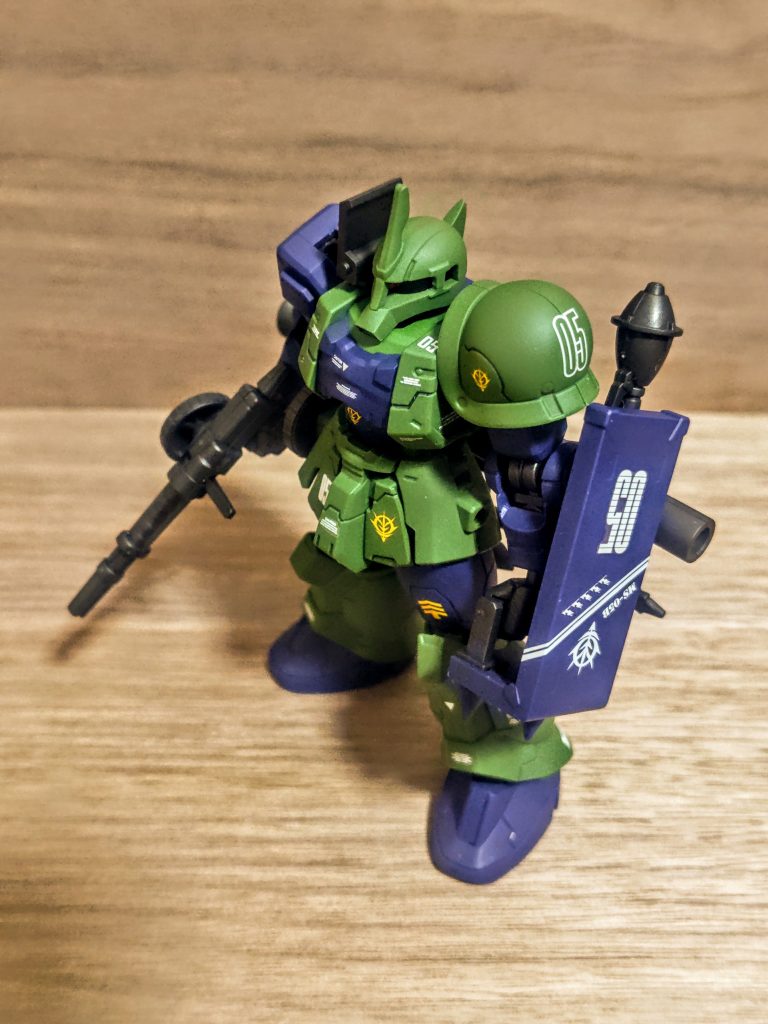 とか何とか言いつつ、今回はここまで。私の中では陸戦型ジム以来の大ヒット、それだけに数が手に入れられなくて良かったとも（笑）。(こんなもん、素晴らしすぎて何個買わされるかわからんっ)私は今回角付きにしましたが、ちょっと太い。そこが可愛いおちゃめポイントですね。腕に自信がある人は削りましょう、あとは塗り替えも。おそらく他のカラバリ機体は当分でませんから。黒い三連星カラーがプレバンで出るのが唯一の可能性かな（泣）。それではまた次回お会いしましょう、ではまた。