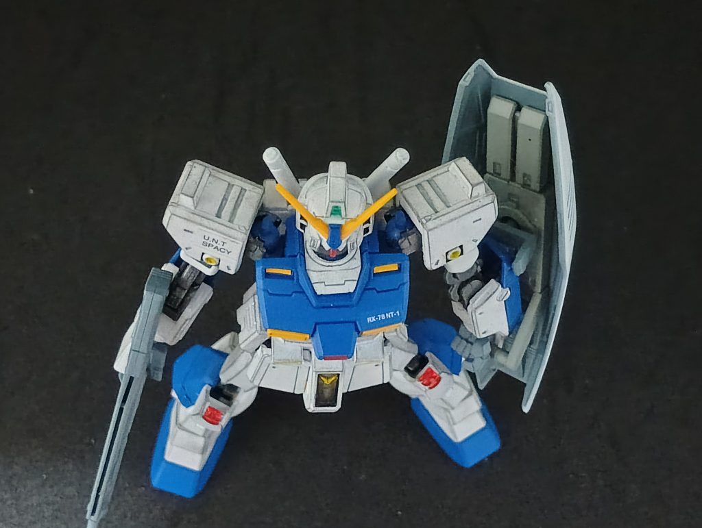 なぜかガンプラには　　　肩を後方に倒して胸を張れるキットが少ないので大きなアピールポイント。逆に前に倒して武器の両手持ち（ウイングゼロ等）できるやつまあまあいるのにね。ちなみにこの撮影後に取り付け予定だった鎖骨カバー・・・せっかく作ったのに失くした(gundam-kao9)