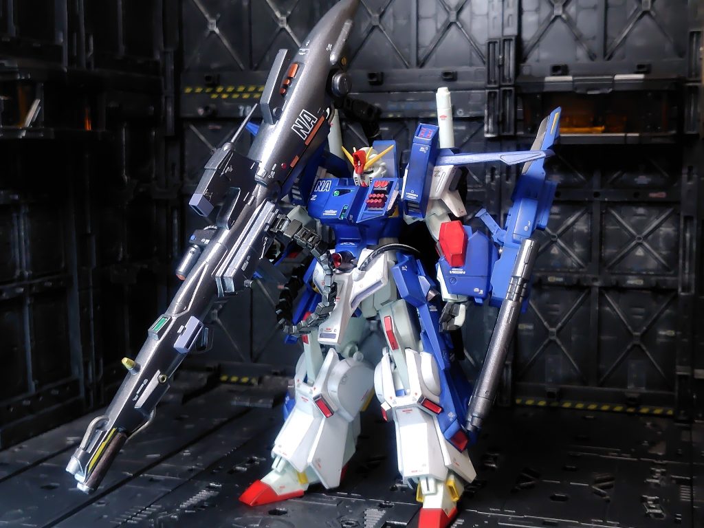 制作工程にもある通り旧キットのアーマーは意外とわずかな加工でHGUCにハマります。可動が悪くなるような加工はしてないのですが干渉とポロリで実質可動はほぼできないです(gundam-kao5)ダブルビームライフルは本来右腕に接続ですが重量バランス悪すぎるので左に変えました。