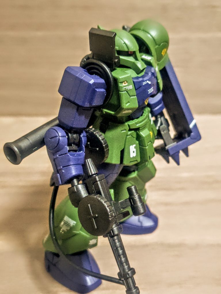 今回はいつもの銃から伸ばしたコード、個人的にはライフルスリングのつもりですが、このベルトをクルクルくるっと肩にかけてるイメージにしてみました。いつもはシールドに持っていくんですがね、今回はロープを肩にかけてるみたいな雰囲気になればいいなと。結構Gフレームの関節が余裕あるんで、間に入れてみました（笑）。私的にはお気に入り。そうなんですよ、Gフレームって本当によく動くんですよね。