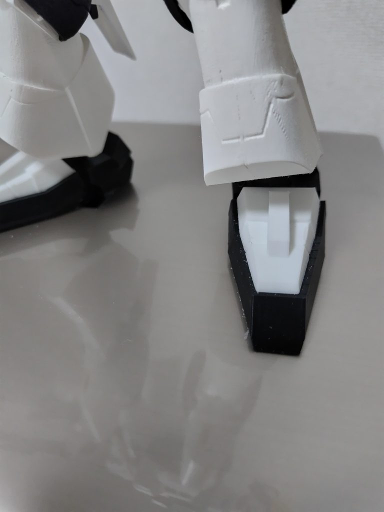 ただここだけ(gundam-kao9)組んでから足先の黄色の色分けに気付く痛恨のミスまあしゃーない切り替えていこう