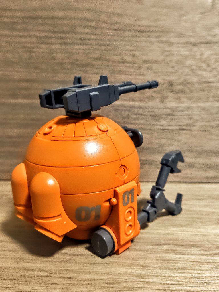 そしてこちらのボールもまたガチャポンではあるながら、上手くディフォルメされてます。元々ボールですからね（笑）、違和感は全くありませんね。このボールも素組みです。当時からそうですがデカールで遊びました、まだこの頃はトップコートも吹いていませんね（笑）。