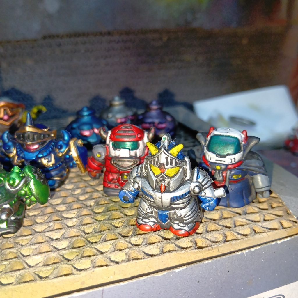 ナイト、戦士、僧侶のパーティ。外伝には人キャラクター（アムロとかシャア）も同じサイズで登場するんで、今後はそちらも狙っていきたいです。