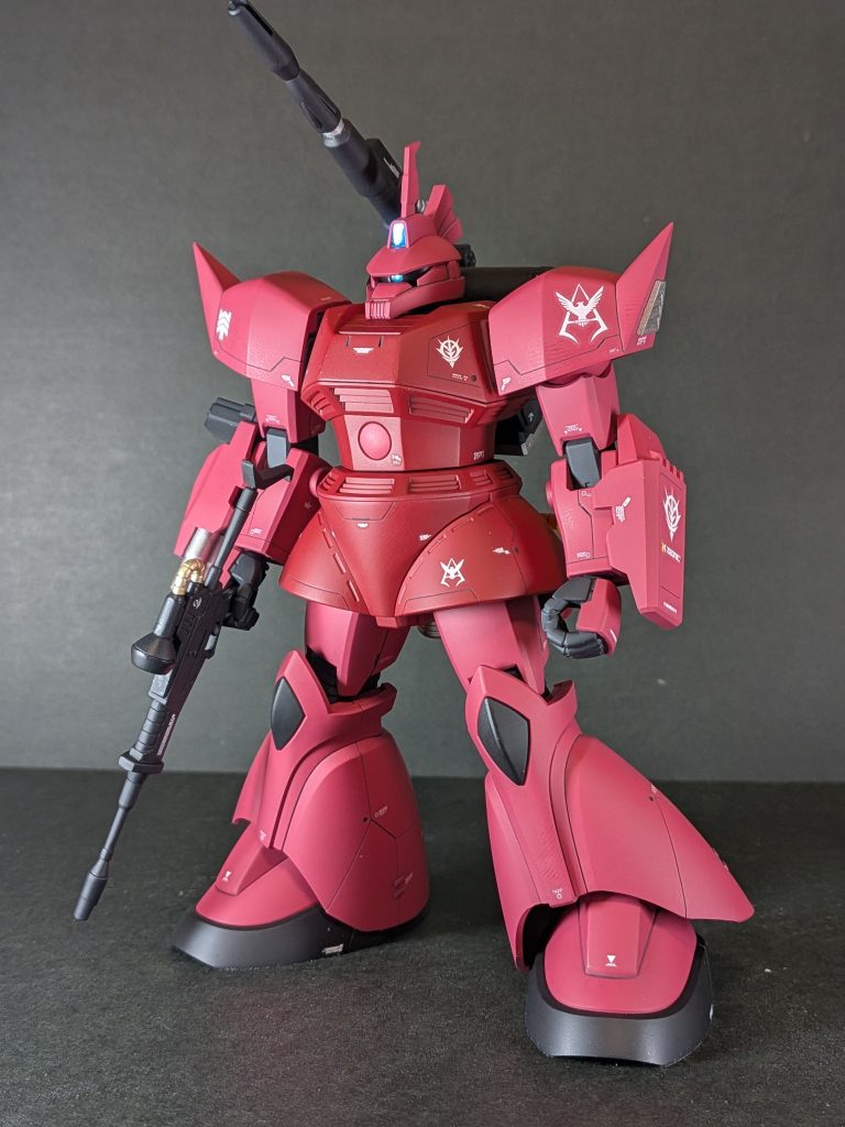 ガンプラ復帰して8年、意外と初のシャア専用機だったりします😅スジボリとプラ板で少しディテール追加と、ゲルググ定番のプロポーション変更に挑戦しました😁