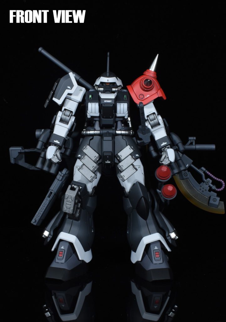 フロントビュー手ぶらでも武装を全て携行できるようにしています。また、肩と、フロントアーマーには装甲を追加。