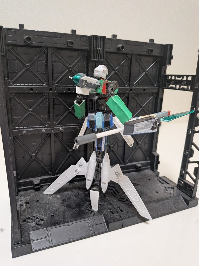 GNドライヴ【改】シルフィアーネは機体の機動力を最大発揮するためと味方機空輸のためにGNドライヴを搭載しているその粒子生成量と貯蔵量の増加をしたのがこのドライヴである粗削りのGNドライヴだが出力などは当初要求していた出力を十分に引き出し、採用となった