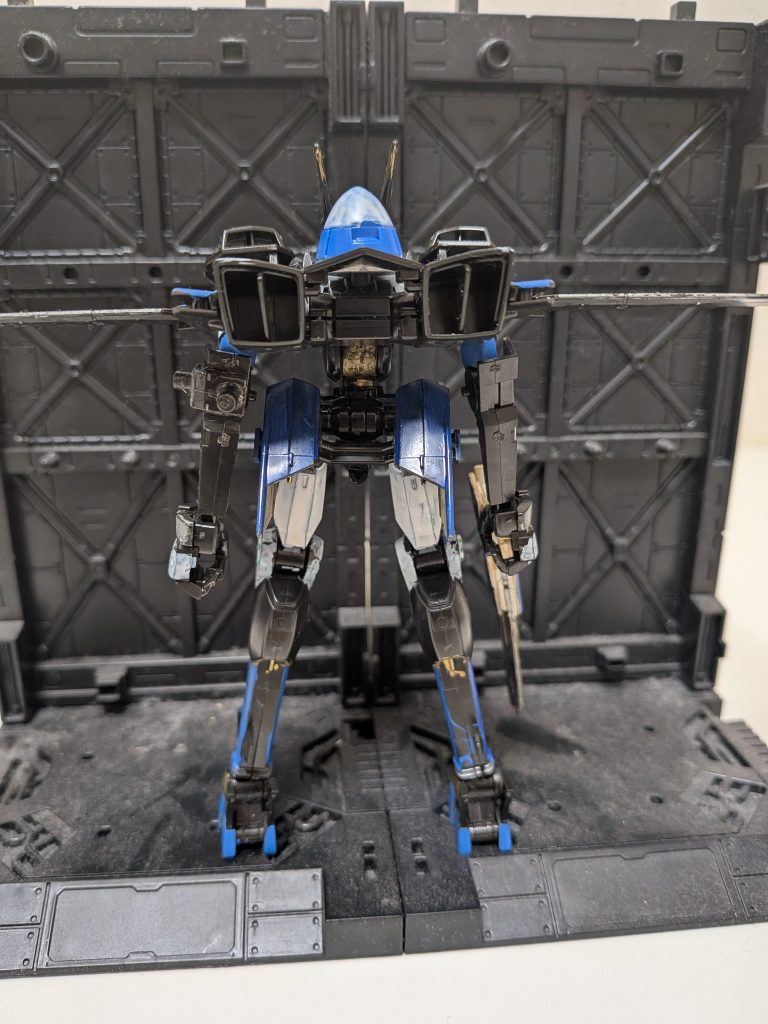 このガンプラは作りたいと思っていたフラッグが手に入ってしばらくしてから自作のソーデットカノンが装備できることに気付いて思いついたガンプラとなっており設定的にはノクスフリーダムが強奪された際に急遽用意した機体としており申し訳程度の太陽炉とソーデットカノンを装備しており、改めて思うとどこかの乙女座のフラッグファイターもニッコリなフラッグです