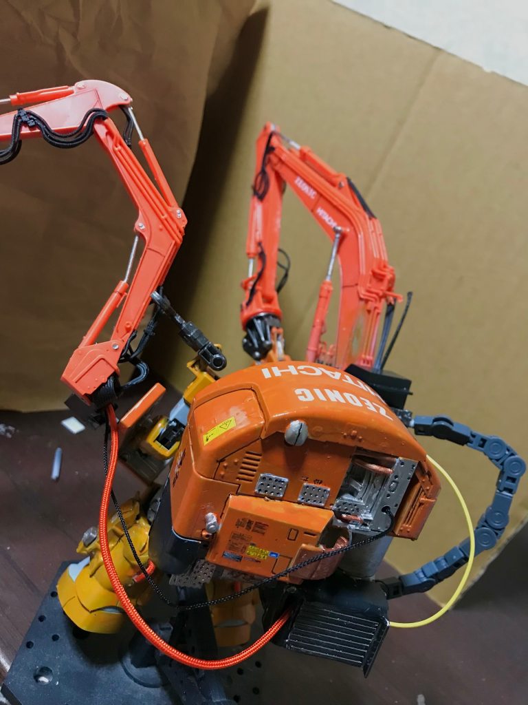 後ろ姿　コクピット部分を外し適当にバックパックを作りました。