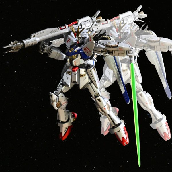 F91の後ハメ加工についてです。ビームライフルは上部とグリップ部がモナカです。上部後ろはカットすると楽です。スコープ部もカットできると思います。グリップ部は強度が落ちるので難しいですね。フォアグリップ切り離すと稼働できます。ビームランチャーはモナカです。グリップ部をC時に切り抜くと後ハメできます。砲身は合わせ目頑張って削るしかないです。結構広く、くぼんだ所も多いので大変す。ヴェスパーは前は基部先端を切り込み入れると後ハメ可能です。引っ張りすぎると抜けますが落ちることは無いです。後ろは段落ちにしてしまうのが楽です。マスキングしにくい場所なので後ハメは重要です。本体は工夫されていてほとんど合わせ目気にならないですね。脹脛後ろの開閉部分はマスキングや内部を先に塗装しておく方が良いです。足裏は肉抜き穴があります。埋める方が良いですが、立っているだけなら見えないです。稼働も良くて色々なポージングできるので良いキットでした。（1枚目）