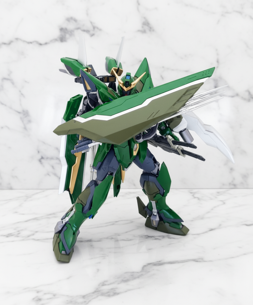 武器その１　攻盾システム「トリケロス」「50mm高エネルギービームライフル」「ビームサーベル」「3連装超高速運動体貫徹弾ランサーダート」の3つを対ビームシールドで覆う形で保護している攻防一体型の武器。