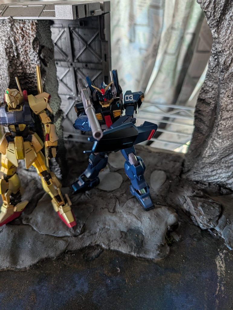 インディカブルーとメタリックブルーに青竹色　基本作成　MSレッドイエロー　ゴールド　シルバーを使用してます。