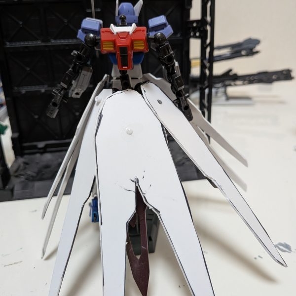 現在、またもナイツ&マジックの影響を受けてまた新しい機体を作ろうとしているのですが……「ドレス」ってどう作れば良いんですかね？現在考えているのは「合体してドレスを着た姿になる」というものです目指している参考画像も載せるので、コレを見た方で、「こうしてみたら？」って思った方、ぜひ意見を聞かせてください！お願いします！（4枚目）