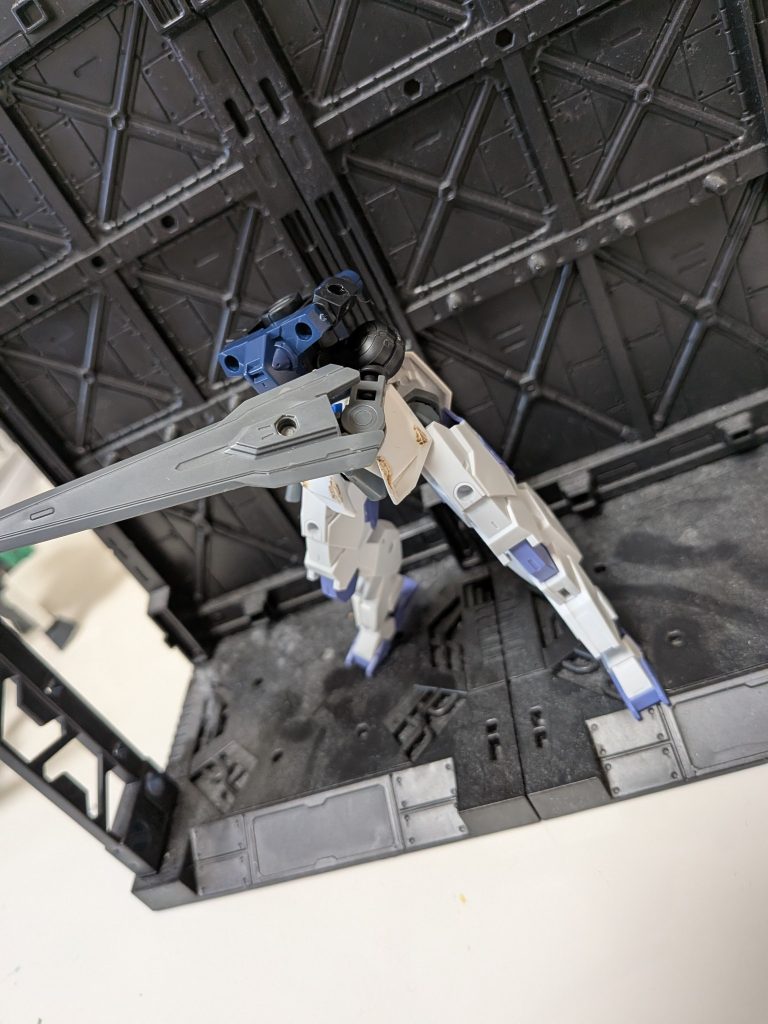 パルスブレード（の変わり）本来であれば溶接用の武装であるが手が加えられ軍事転用されている