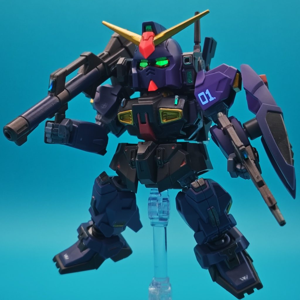 ちょっとしたポイントとして、シールドと腕の接続部の間に30MMのジョイントパーツを挟みました。腕の動きが妨げられにくくなっています。