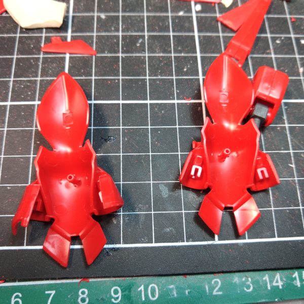 ディジェが完成し、去年より継続しているリバウの完成イメージが見えたので製作再開顔のプラ肉厚ギリギリの削り込みや、かかとのヒール化、リバウキットの余剰パーツを組み込んでの改造をしていく工作難易度はバウ袖付きほどではないものの、改造箇所の多さと、全体のバランス調整など、リバウのほうが総合難易度としては高い（5枚目）