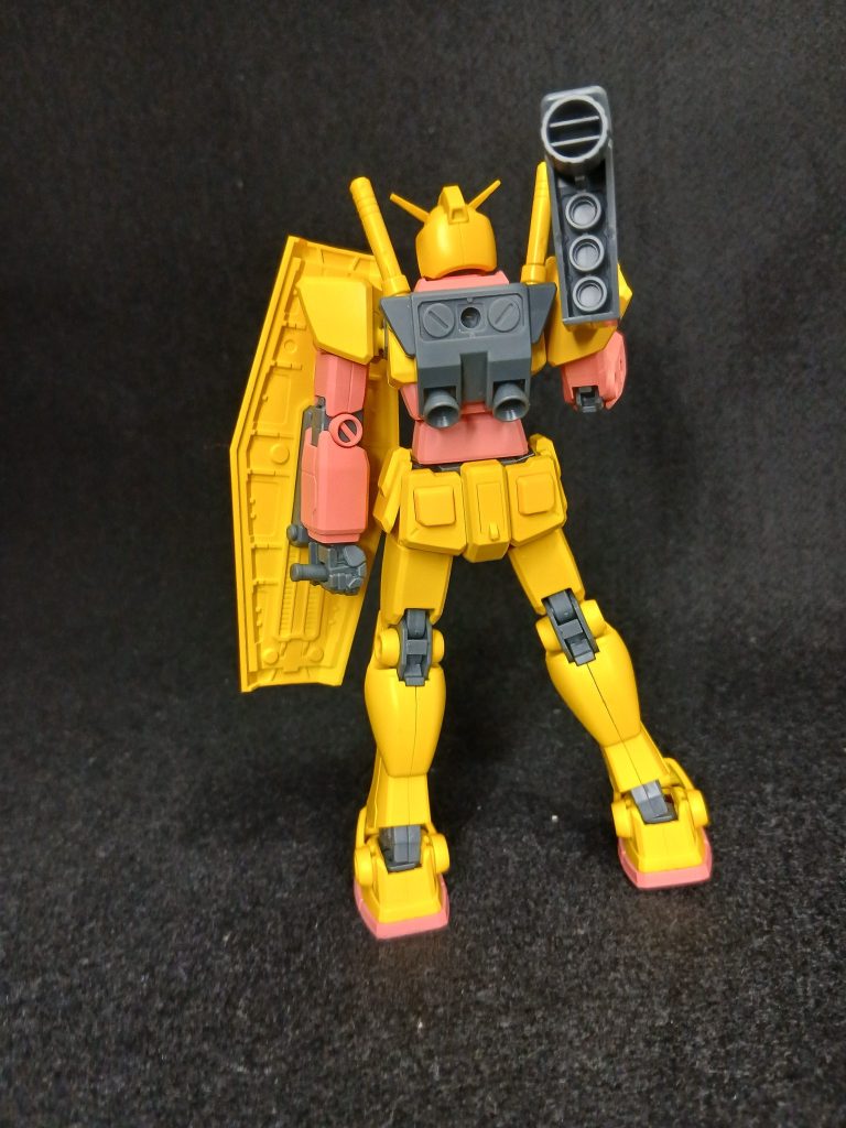 赤は元の色をそのまま使おうとしたのですが、買ってきたガンダムカラーレッドと元の色が違う！！ガンダムカラーは初期の赤で、今回のHG ガンダムは新しいので赤色が若干違ったようです(gundam-kao9)