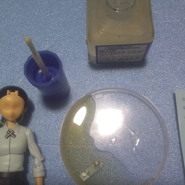どうも!こんばんは〜っ!G太郎デス😁HG ジフレドに添える ニャアンのフィギュアを作って行く💦①時間が許されるのなら ノーマルスーツのニャアンを作りタイ💦全身モデルになるか? 胸像になるかも🦆②先ず最初にのっぺらぼうフェイスに水転写デカールの瞳を貼って行きマス😁③お湯が無かったので熱々の麦茶で?水転写デカールを浸けマス😁④クレオスのマークセッターを塗布して水転写デカールの瞳を貼り付けマス。コノ時点で多少のズレがアリますが次の工程で微調整を行いマス。⑤コチラは瞳の微調整後に綿棒で水分を吸収させて完成となりマス。完全乾燥後にボディーパーツを作って行く予定デス💦最後迄お付き合い頂きましてありがとうございました😊 (5枚目)