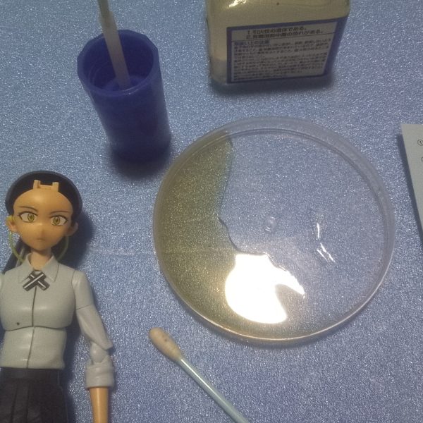 どうも!こんばんは〜っ!G太郎デス😁HG ジフレドに添える ニャアンのフィギュアを作って行く💦①時間が許されるのなら ノーマルスーツのニャアンを作りタイ💦全身モデルになるか? 胸像になるかも🦆②先ず最初にのっぺらぼうフェイスに水転写デカールの瞳を貼って行きマス😁③お湯が無かったので熱々の麦茶で?水転写デカールを浸けマス😁④クレオスのマークセッターを塗布して水転写デカールの瞳を貼り付けマス。コノ時点で多少のズレがアリますが次の工程で微調整を行いマス。⑤コチラは瞳の微調整後に綿棒で水分を吸収させて完成となりマス。完全乾燥後にボディーパーツを作って行く予定デス💦最後迄お付き合い頂きましてありがとうございました😊 (6枚目)