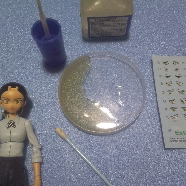 どうも!こんばんは〜っ!G太郎デス😁HG ジフレドに添える ニャアンのフィギュアを作って行く💦①時間が許されるのなら ノーマルスーツのニャアンを作りタイ💦全身モデルになるか? 胸像になるかも🦆②先ず最初にのっぺらぼうフェイスに水転写デカールの瞳を貼って行きマス😁③お湯が無かったので熱々の麦茶で?水転写デカールを浸けマス😁④クレオスのマークセッターを塗布して水転写デカールの瞳を貼り付けマス。コノ時点で多少のズレがアリますが次の工程で微調整を行いマス。⑤コチラは瞳の微調整後に綿棒で水分を吸収させて完成となりマス。完全乾燥後にボディーパーツを作って行く予定デス💦最後迄お付き合い頂きましてありがとうございました😊 (7枚目)
