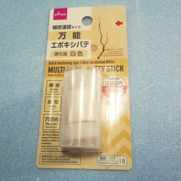どうも!こんにちは〜っ! G太郎デス♫本日は先週ネット通販で購入していた 30MSオプションパーツが到着したので手足の組み立て。百均エポパテで樹脂粘土ボディに肉付けを行って行きマス。① 百均エポパテで肉付けと樹脂粘土の補強を行いマス。② 硬化時間が一分と早いので💦半分カットして混ぜ合わせて肩&腰周りを覆う程度になりマス。硬化時間が一分と急速に硬化するので熱を発するので火傷に注意デス💦③ コチラは30MSオプションパーツでかためたニャアンさんです。最後迄お付き合い頂きましてありがとうございました✨④ 想像以上に硬化時間が早い為に押し付けて薄く伸ばす事が出来ずちょっと肉付きが良くなってイマス。完全硬化後に削り出しを行いマス。(2枚目)
