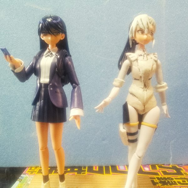 どうも！こんばんは〜っ！G太郎デス♫本日はタミヤ　エポパテで細部&頭髪を造形。①　百均　エポパテで作った「袖？パーツ」の内径6ミリ強にトリマーで広げます。②「袖？パーツ」のシワのディテールをニャアンのデフォルトパーツを見本にして削り込み　再現します。③デフォルトだと気持？頭でっかちに見えるので腿のスペーサーを挟んで頭身を調整。④チョイ　お尻が大きめなのでもう少し小尻補正が必要かなぁ😁最後迄お付き合い頂きましてありがとうございました✨&nbsp;&nbsp;（4枚目）