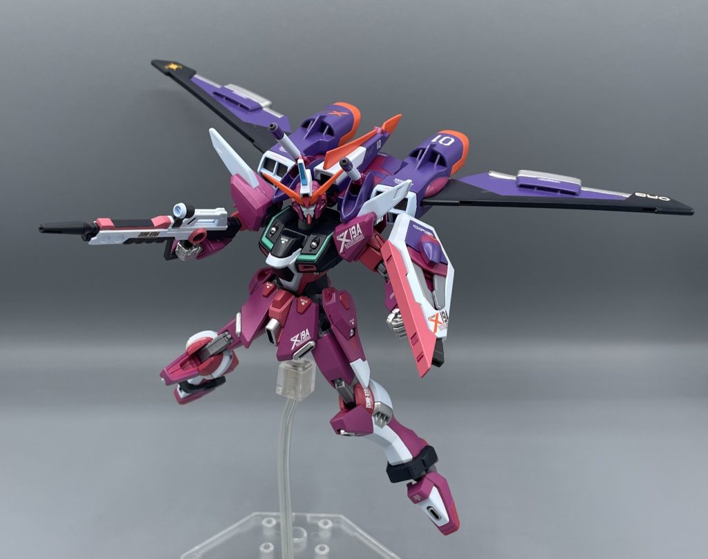 ハイパーフォルティスビーム砲　ジャスティス→セイバー→インジャと引き継がれてきたビーム武装。無印ジャスティスでは、フリーダムのバラエーナと並んで撃たれる必殺技的なシーンが印象的ですよね。ジャスティスのビーム砲の中では最強威力の武装なのかなと思います。&nbsp;&nbsp;過去に囚われたまま戦うのは止めるんだ！！