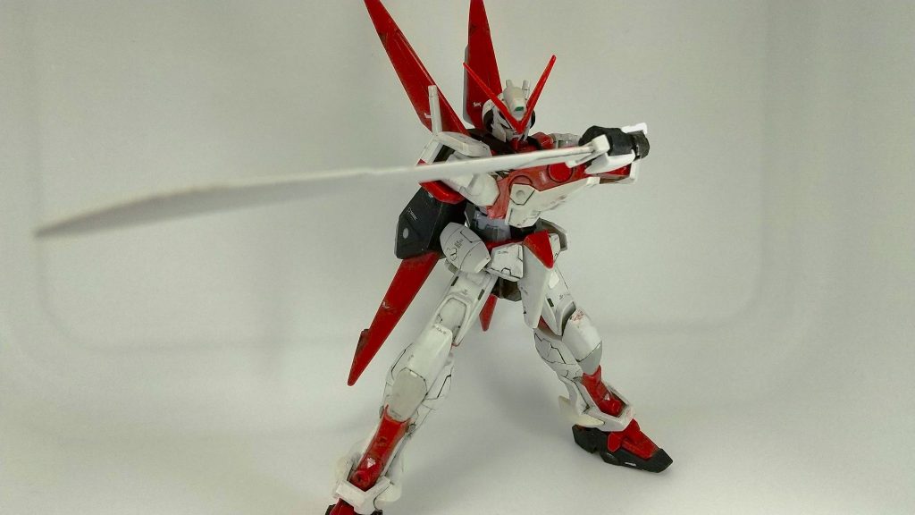 アストレイには実剣がよく似合いますね。