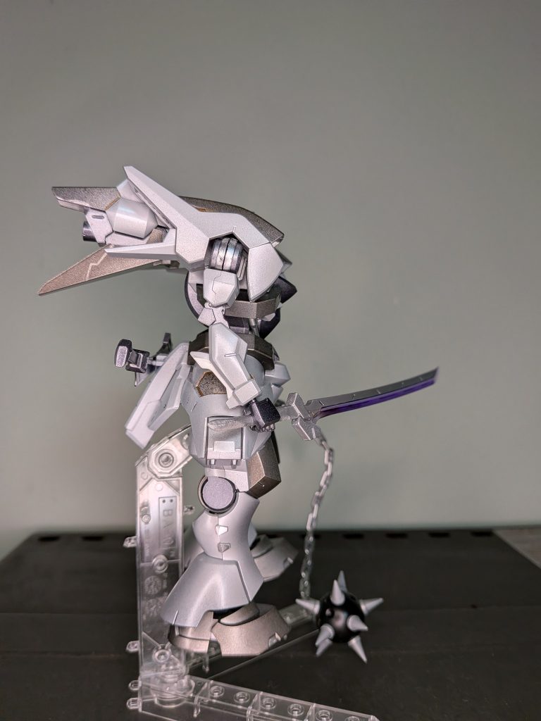 武装は部屋にあった物を持たせてます