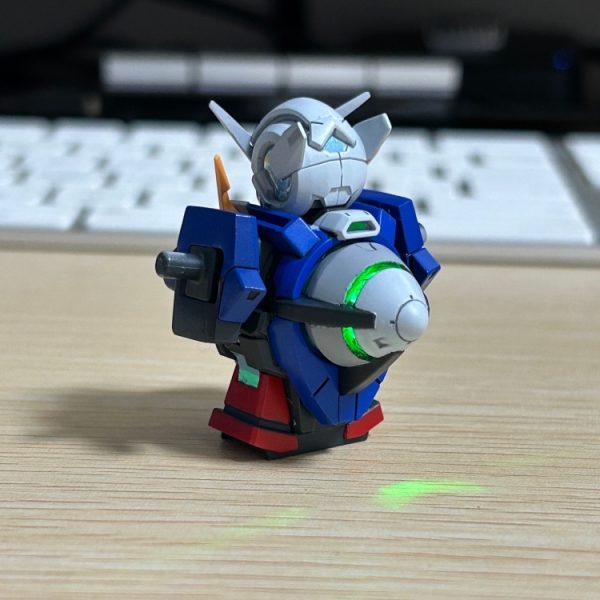 νガンダム制作時に余ったLEDユニットの投入先としてGNドライブが良さそうだったのでHGガンダムエクシアを買ってきて作り始めました。画像2枚目以降を見ていただければわかるのですが、この機体のために作られたLEDユニットじゃないかというくらいピッタリさいずでした。（1枚目）