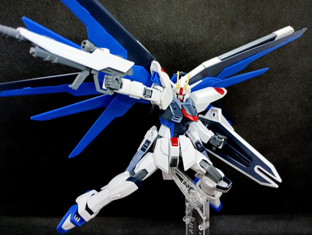 周知の事実ですが、フリーダムガンダムはやはりかっこいいですね……人気トップクラスのガンダムですからね