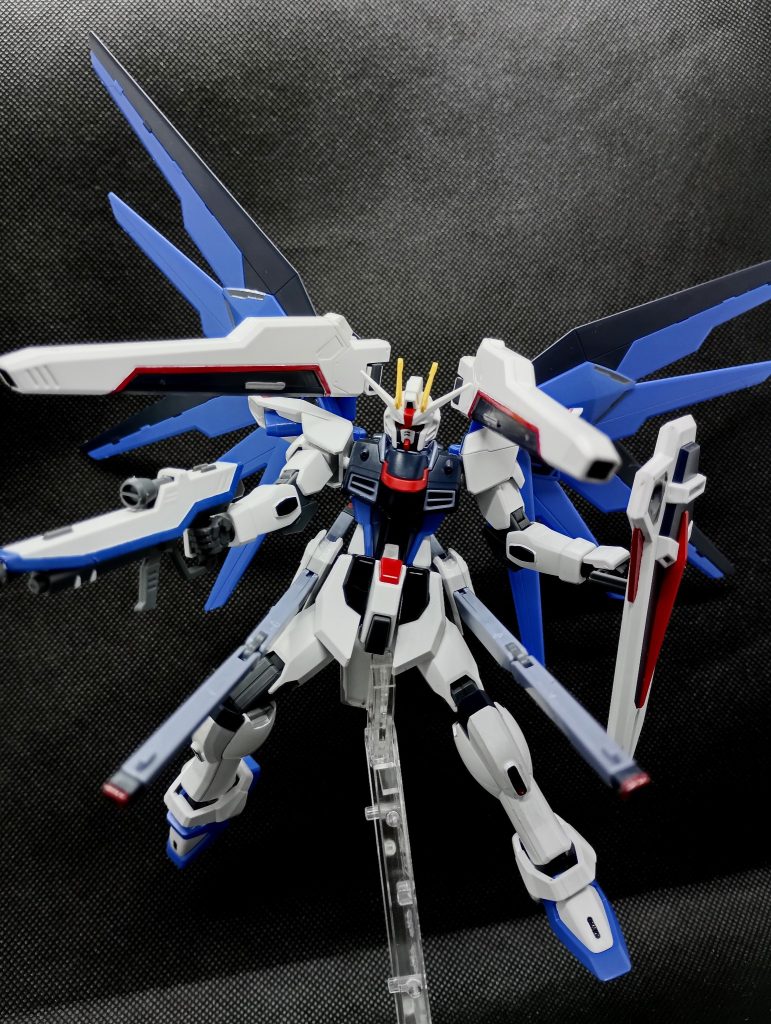 ハイマットフルバーストで相手を一掃するフリーダムガンダムはとてもかっこいいです下手くそなりに上手いこと塗装できたかなと、個人的には満足です
