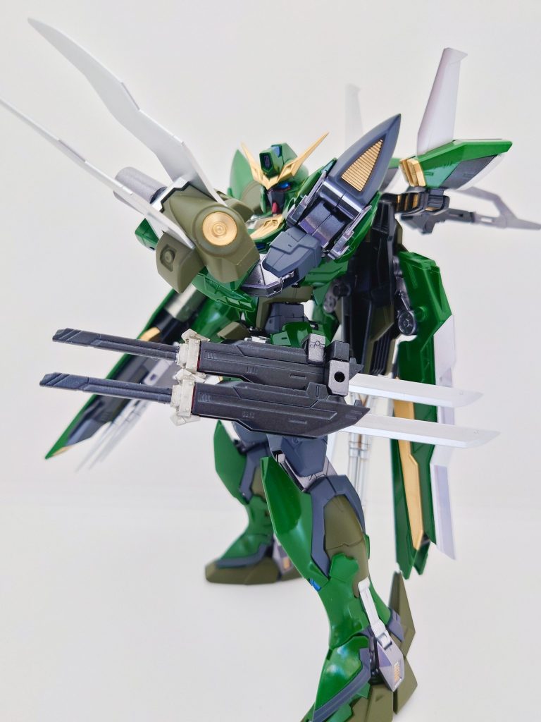 武器その２　手甲型鉤爪武器その３　対艦刀×２