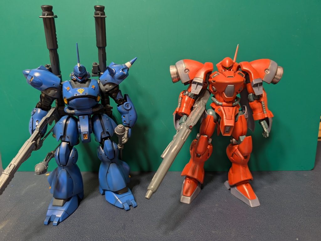 オマケ。高機動のガーベラテトラと。なんとなくフォルムがにてますね。こちらはガンダムマーカーエアブラシでの部分塗装です。