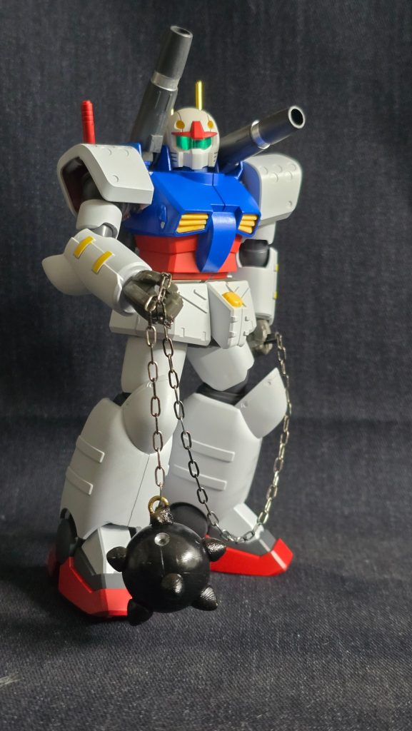 ジークアクス版の軽キヤノンをイメージして作成しました。頭部と胸部だけガンキャノンであとは量産型ガンキャノンです。ガンダムハンマーは100均のチェーンとパテと端材で自作しました。