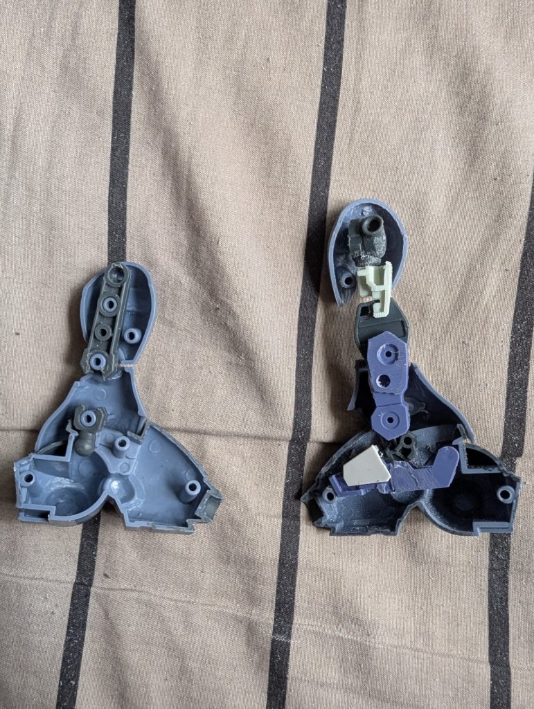 足の加工。基本的には技術がないので、最新の既存キットの構造をシャイターンの内部に骨組みとして組み込みました。左は元のシャイターンの内部。