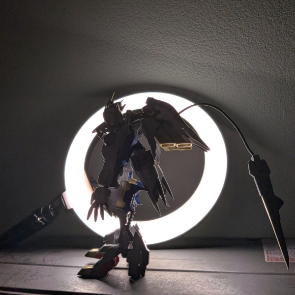 よくある『僕が考えた、最強バルバトス』を妄想、制作中。バルバトス・アダプトをベースにチョイ足しミキシングです狼の王ではなく、高機動・俊敏性特化の猫型・・・自分の名を入れてバルバトス　ストレイ・キャットと名付けようと思いましたが。写真撮ってる内に『ガメラに出てくる邪神様だよ・・・』と思うようになり完成した後、どういう投稿になるかわからないです(笑)（2枚目）