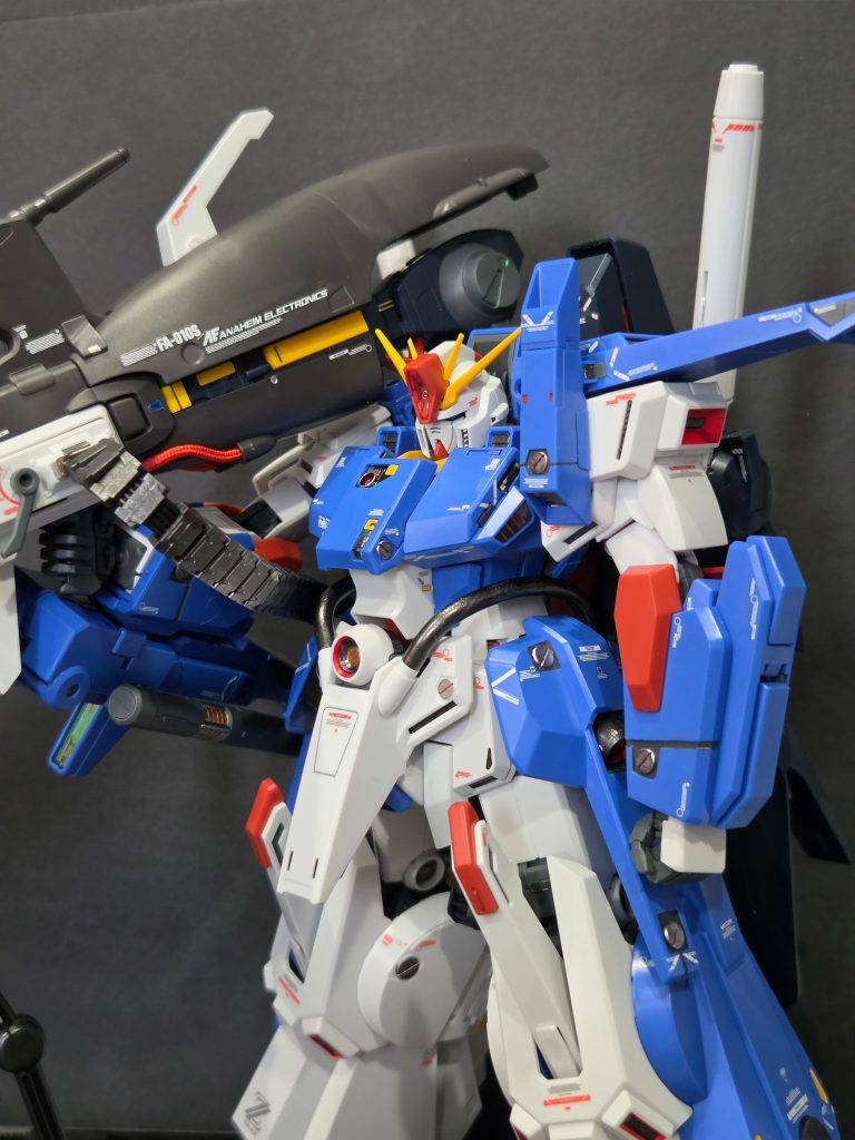 おそらく元の強化型ZZガンダムには戻すのはデカール剥げになりそうで怖いのでこのまま飾ります。たぶん初めてバージョンカトキ氏の作品作りましたが、バランスの良さに改めて感心しちゃいました。時間はかかりましたがとても楽しいプラモデル作品でした、ご覧頂きありがとうございます😊