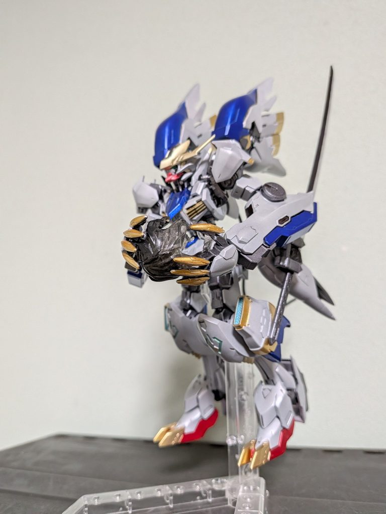 武器が持てないので、かめはめ波の構えとエフェクト持たせてみました