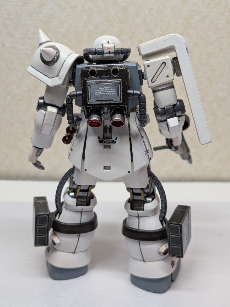 背面はバックパックに追加ハッチを増やしました