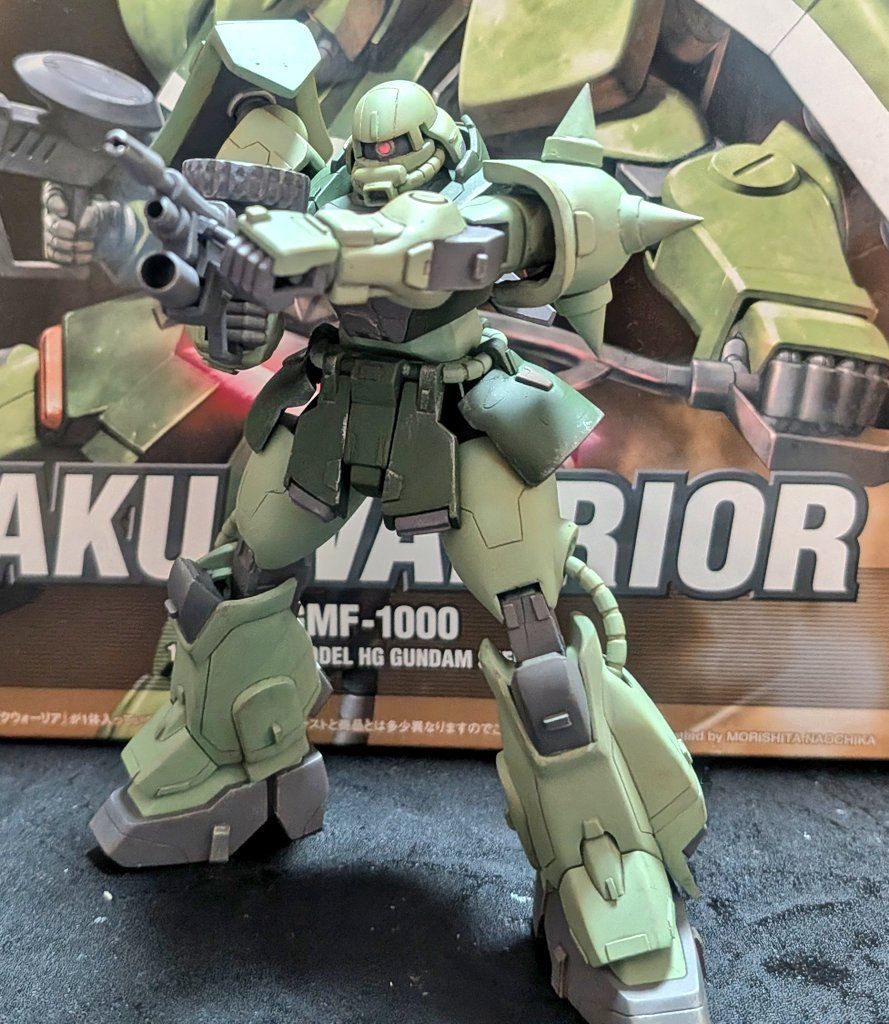 ビーム突撃銃はドラムマガジンを120mmマシンガン風に加工。また、好みで大口径グレネードランチャーを追加しています。