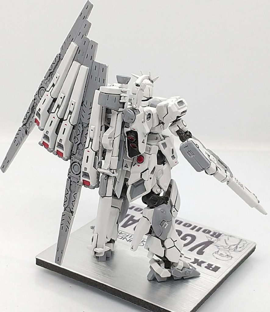 商品内容	 改修塗装完成品 νガンダム ロールアウトカラー版 ガンダムアーティファクト–5枚目/制作者：ランゼル