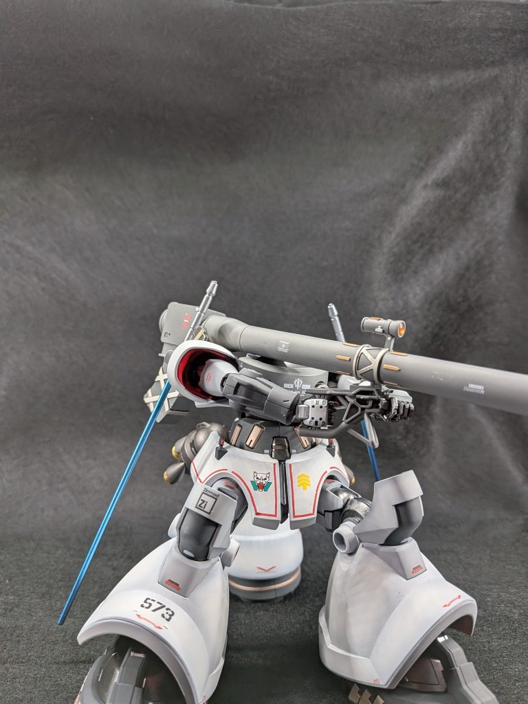 3本足のシルエットが新鮮で、作ってても楽しめました。