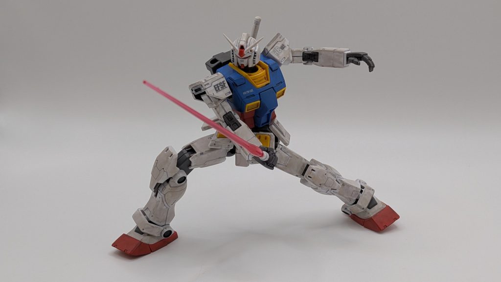 前回投稿したνガンダム制作の傍ら、息抜きに作っていました。簡単フィニッシュですが、塗装剥がれを気にせずに可動範囲や豊富な武装を楽しめていいですね。