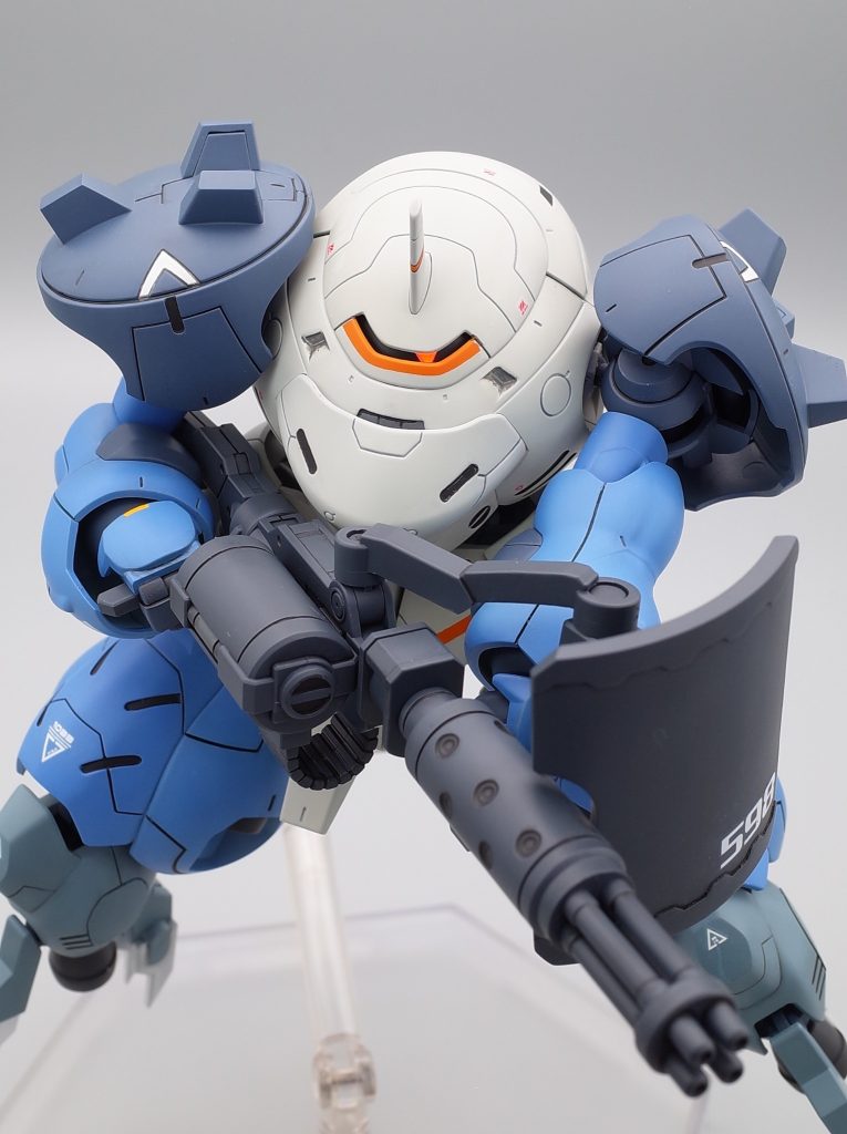 手とガトリングは水星のデミトレーナーから拝借盾は空き缶にプラバンを巻き付けて自作