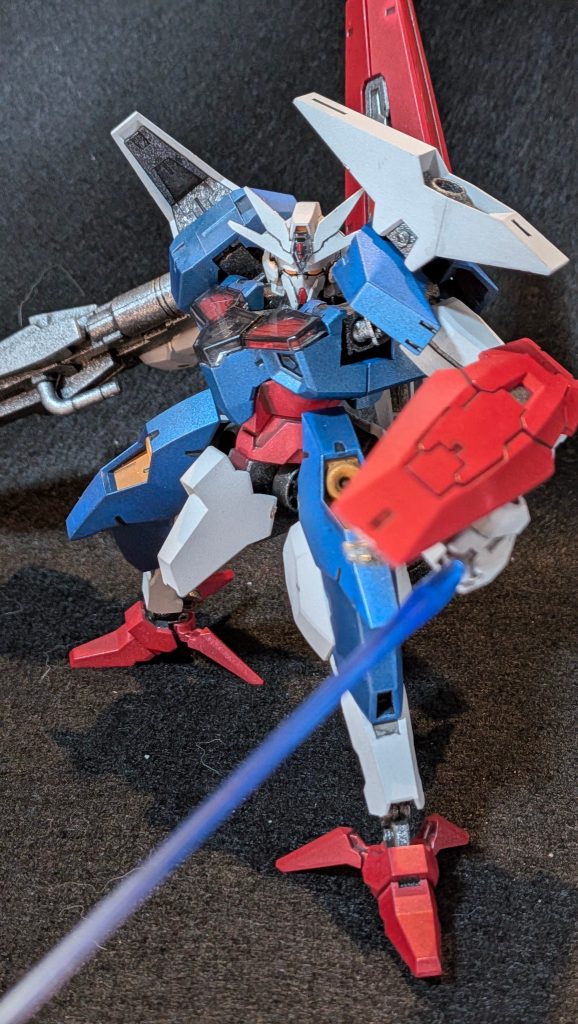 フレームや武器のグレー素材は塗料節約とコスト削減のため、ダイソーの200円スプレー塗料でシルバーを砂吹き😊&nbsp;ちょっとギラついた金属感でていい感じです😻