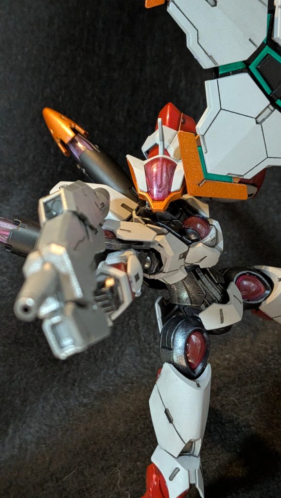 シールドとかもカッコよくて、ちょっと改造とかミキシングするとかなり化けそうなキットですねー😊