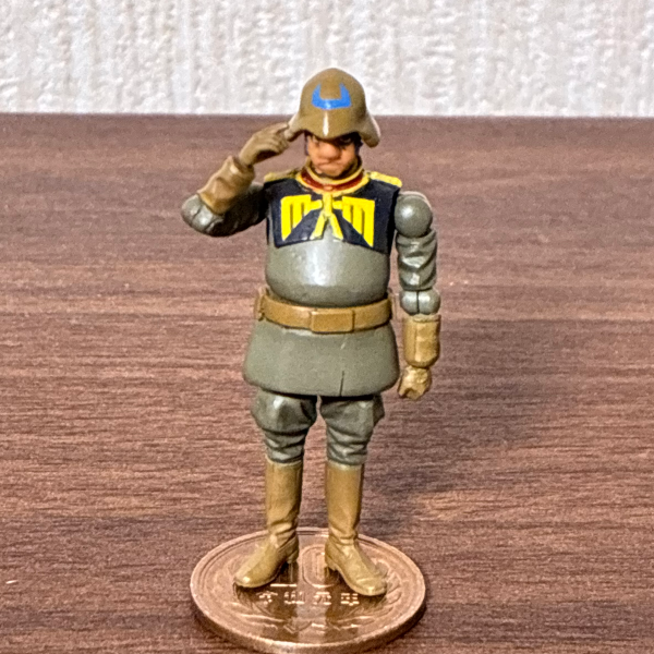 1/35タミヤのドイツ兵をベースにドレン大尉の可動フィギュアを作成しました😃造形は良いのですが顔が…やはり私にこのサイズは描けないです。リトライする時間はないのでとりあえず完成とします。109はほぼドアン版なので特に言うことはないですが、108と並べると感慨深いものがありますね😁（3枚目）
