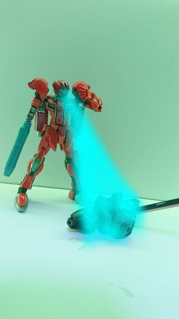 そしてもう一つ、チョウゾガンダムバリアの特徴であるものについても説明しよう。バイザー頭部ガンカメラであったものはバイザーシステムに変更されている。以下の説明は主に使用する4つのバイザーである。コンバットバイザー基本となるバイザー。機体の様々な情報と外の状況が映される。スキャンバイザー対象をスキャンすることで敵の情報を得るバイザー。スキャンした情報はこれまで戦ってきた敵の情報を元に、パーツ単位で敵をスキャンすることである程度の能力などを推測できるようになっている。サーモバイザー温度を確認できるバイザー。ミラージュコロイドステルスやハイパージャマー等の姿を消す能力を持つ敵に対して、微細な温度の変化を読み取って攻撃を可能とする。ＸレイバイザーX線の技術を利用して、周囲の物体等の内部を確認できるバイザー。隠し武装などを先回りして確認することなどができる。