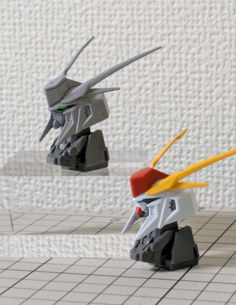 頭部はガンダム顔に変更しています。
