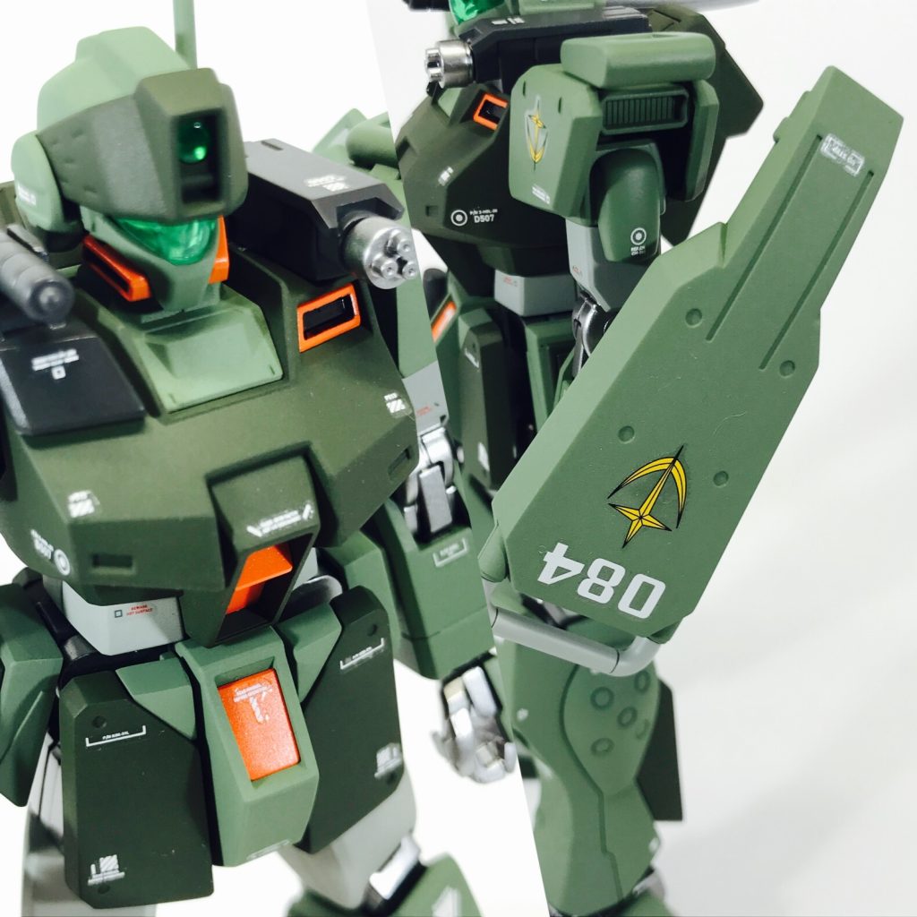 陸戦仕様と言えば 陸戦用のショートシールドが定番ですよね！！　因みに肩についてもEz8のものを流用し、重力下の取回しの良さをイメージしてみました。